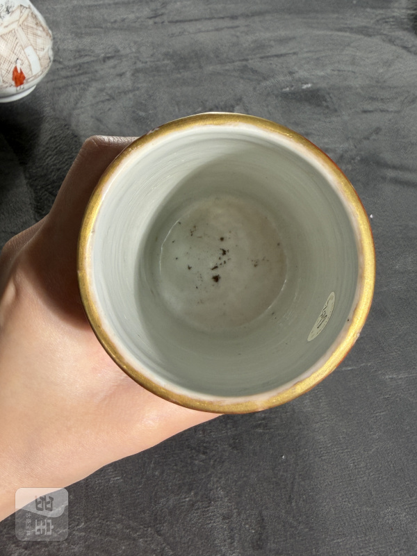 清晚期广彩锦地开光人物故事花鸟纹笔筒 - 图10